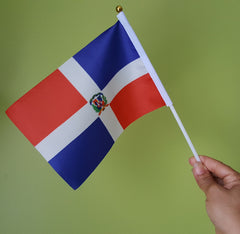 Bandera Dominicana de mano